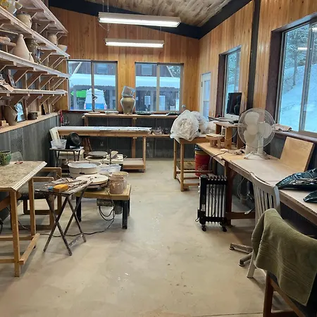Art Escape Pottery Retreat - Studio Apartment